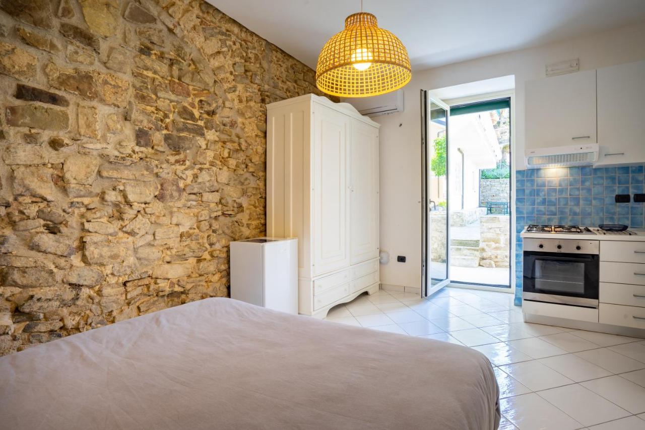 Borgo Dei Saraceni - Suites & Apartments أغروبولي المظهر الخارجي الصورة