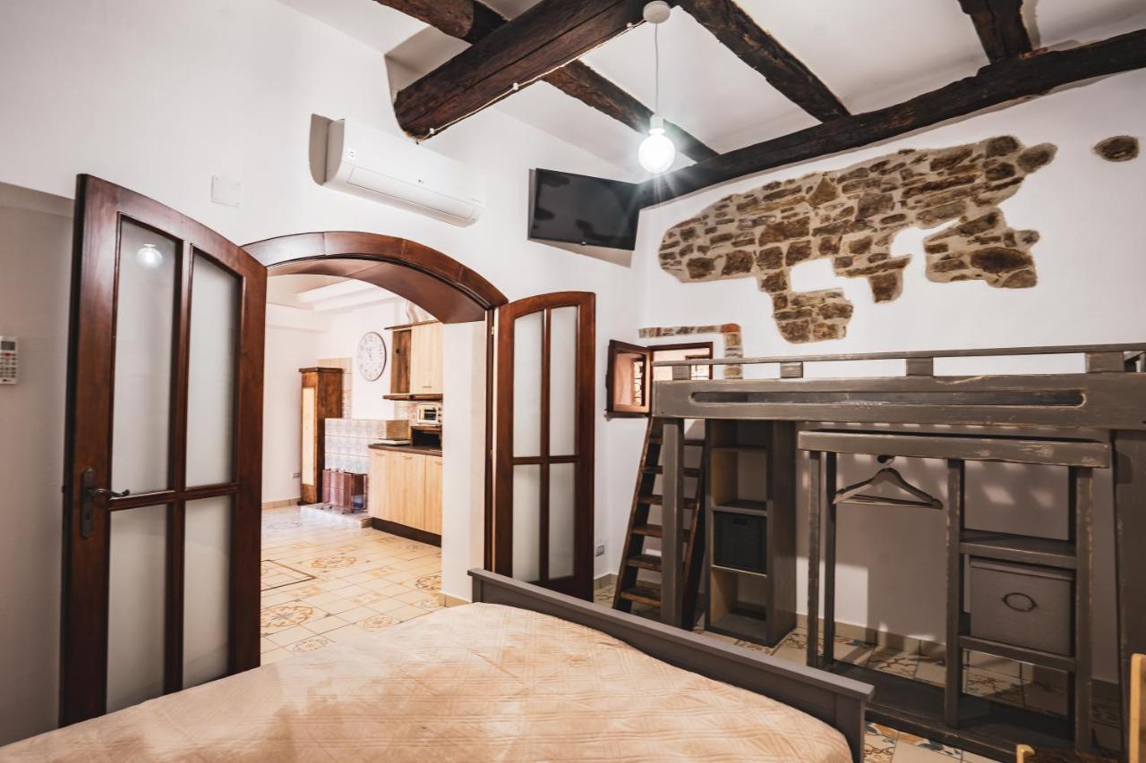 Borgo Dei Saraceni - Suites & Apartments أغروبولي المظهر الخارجي الصورة