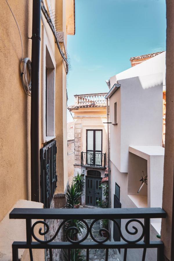 Borgo Dei Saraceni - Suites & Apartments أغروبولي المظهر الخارجي الصورة