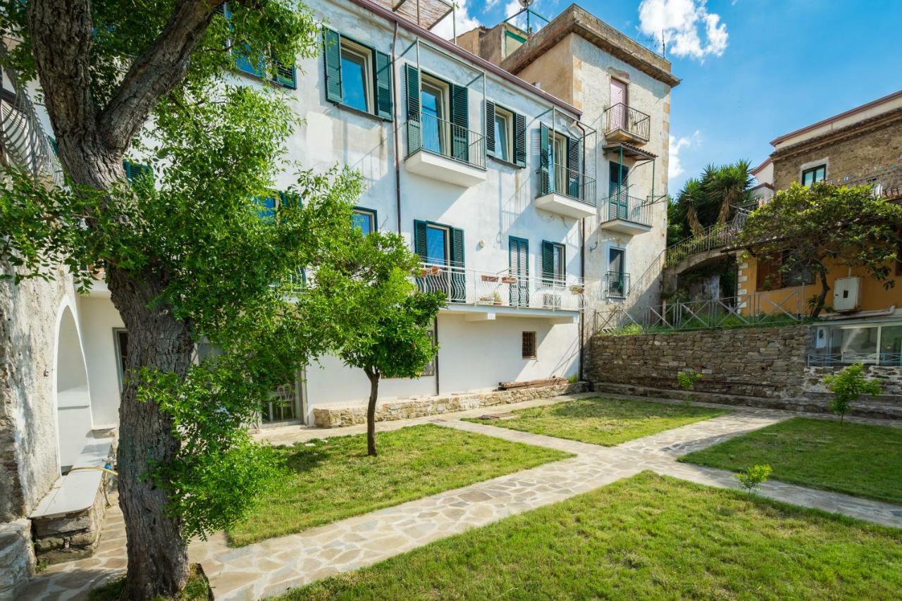 Borgo Dei Saraceni - Suites & Apartments أغروبولي المظهر الخارجي الصورة